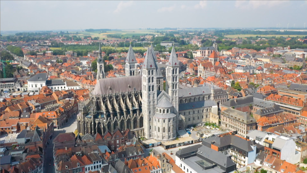 ctivité visite et lisirs dans la région de leuze en hainaut Tournai cathédrale louer un eco gite à Tournai